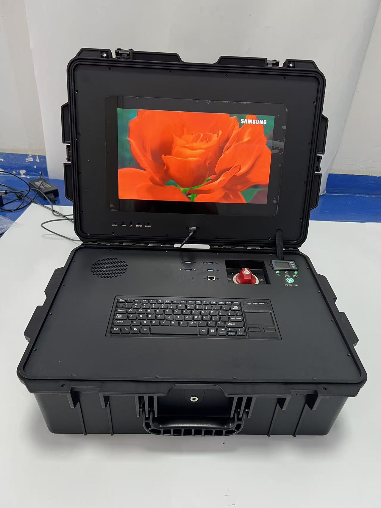 Laatste bedrijfsblogs Nieuw product 15.6 inch robuuste draagbare Android All-in-One werkstation